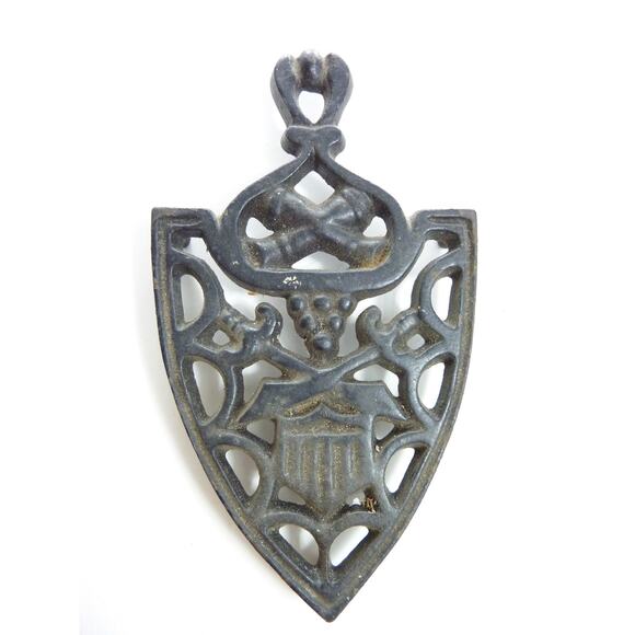 Vintage Wilton Black Cast Iron Spade Footed Metal Trivet with Handle Mini - Picture 1 of 3